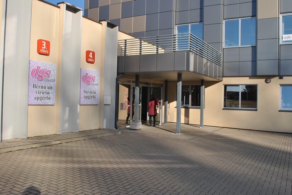 IECERES NEATKLĀJ. Jaunais ēkas korpusa Gaismas ielā 14b īpašnieks no SIA “ALB” par nākotni izvairās runāt. Attēlā — ēka Gaismas ielā14b. 

Autors: Evita Apiņa