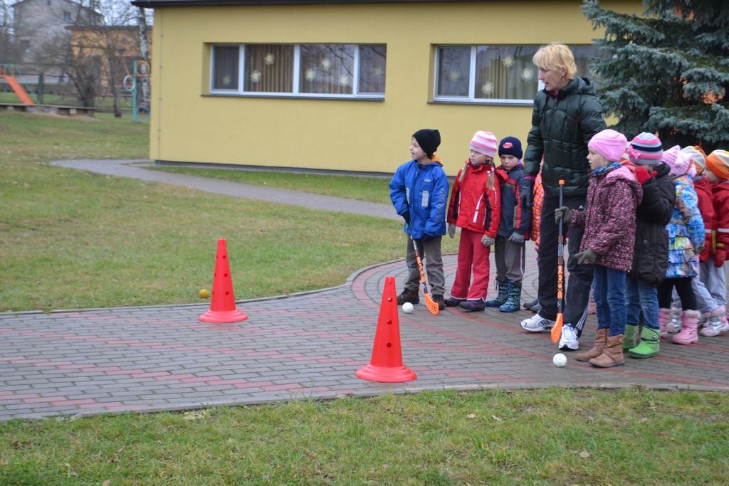 Pirmsskolas izglītības iestādes “Jumītis” bērni priecīgi par jauno sporta inventāru. Tas dos iespēju dažādot sportiskās aktivitātes.                                                                                         
Autors: Sandra Pumpure