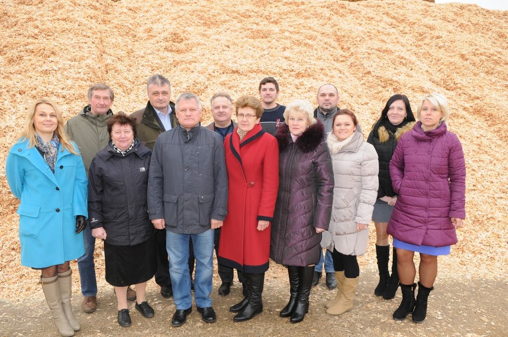 KOMANDAS NOPELNS. Varis Sīpols (centrā) ar komandu, kurai ir kopīgs redzējums un mērķi.  

Autors: no Vara Sīpola albuma 