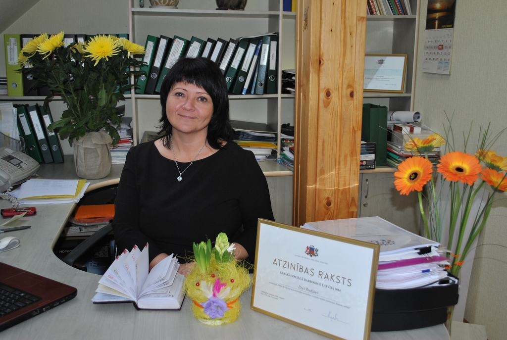 ATZINĪBA IR ATBILDĪBA. Ilze Rudzīte teic, ka viņai ļoti svarīgs ir kolēģu novērtējums, līdz ar to katra atzinība par labi padarītu darbu rada satraukumu un atbildību, ka turpmāk nedrīkst kļūdīties.

Autors: Līga Patmalniece