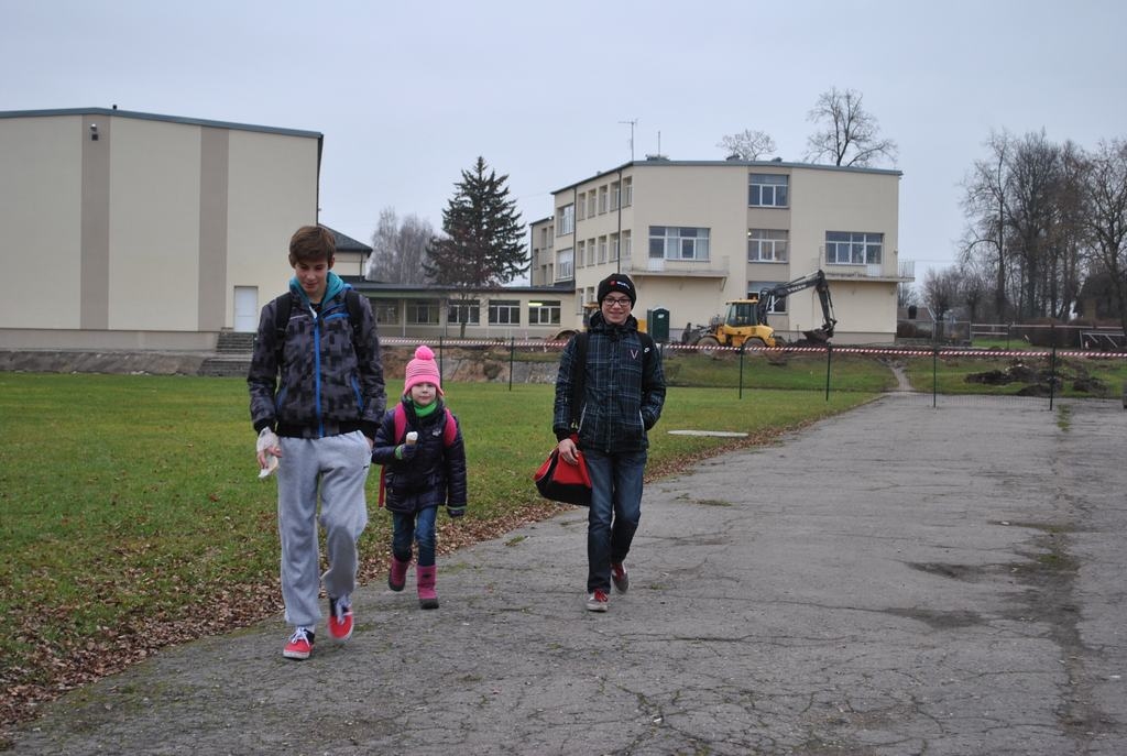Mazliet jāpagaida. Nākamgad skrīverieši varēs sportot jaunajā laukumā. 
Autors: Līga Patmalniece