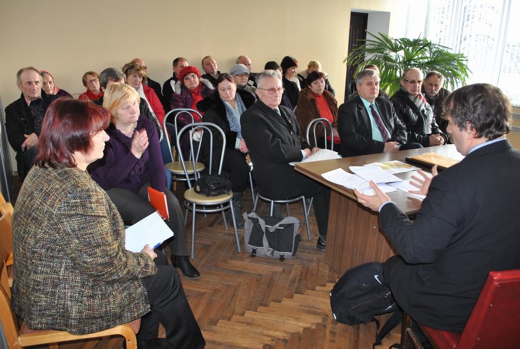 Pēc naudas un vērtīga padoma. Neretas novada iedzīvotāji klausījās ministriju pārstāvju teiktajā par latvāņu apkarošanu.
Autors: Imants Kaziļuns