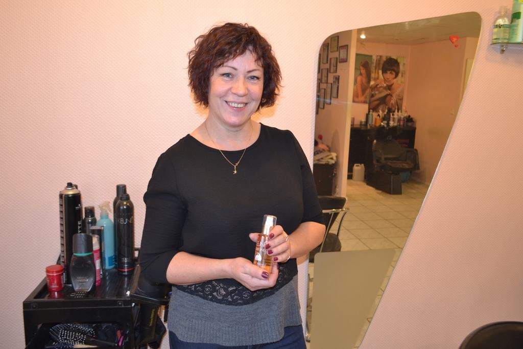 “Jāēd” arī matiem. “Ziemā, arī citos gadalaikos, matu galiem ļoti ieteicama ir barojoša eļļa,” saka Valentīna Skurjate. 

Autors: Līga Patmalniece