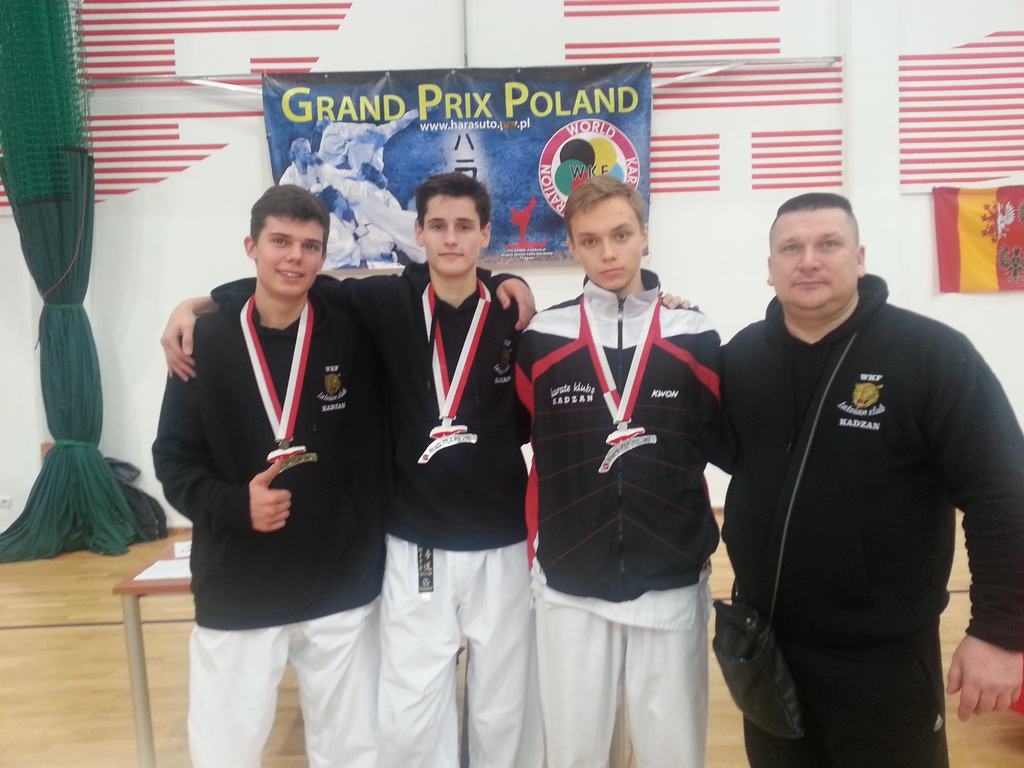 Gandarīti par paveikto. Kristers Krūmiņš (no kreisās), Nils Vaiders, Edgars Laganovskis un treneris Igors Fetkuļins.

Autors: no personīgā albuma