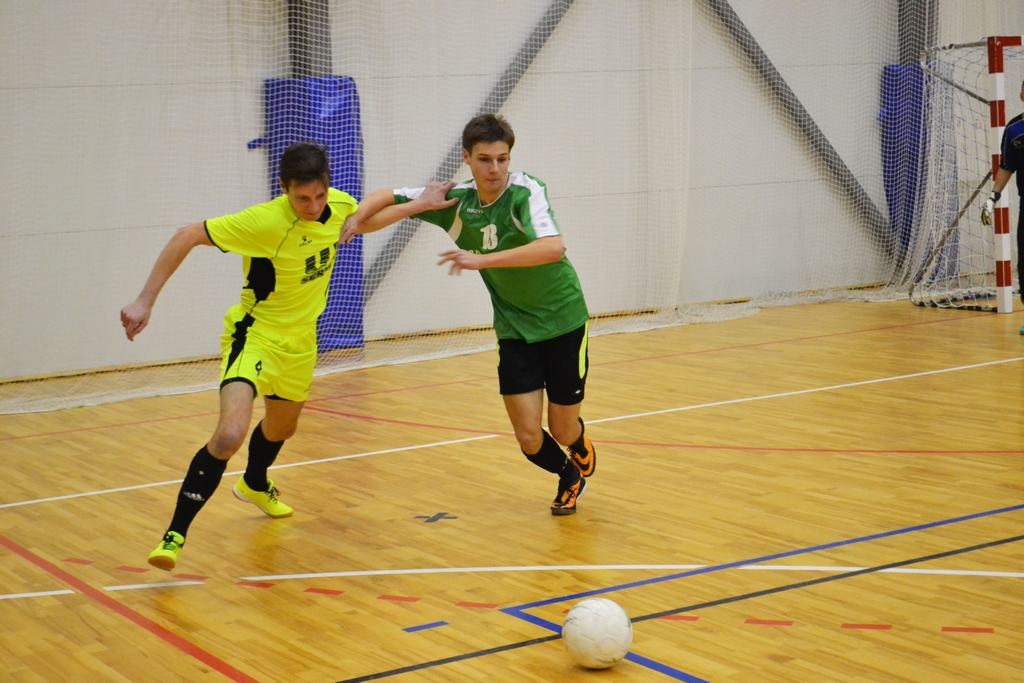 Kurš pirmais pie bumbas? Trešās kārtas spēlēs aizkrauklieši nespēja gūt vārtus un zaudēja Jēkabpils vienībai “Litrs”.