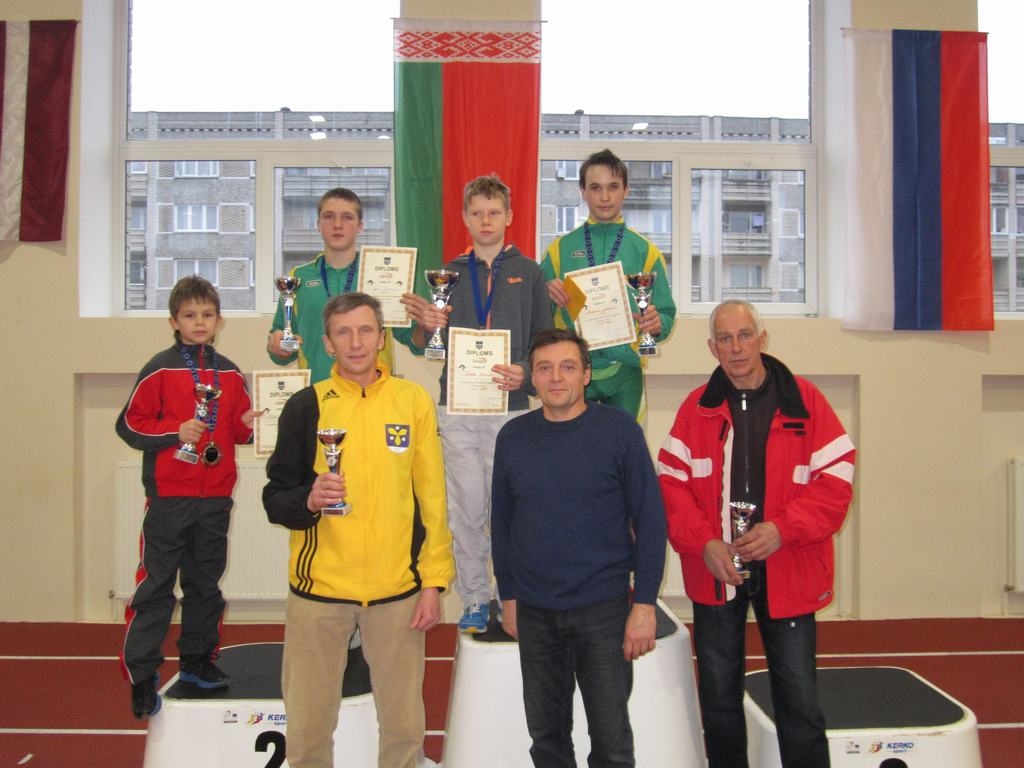 Vitālijs Vorobjovs (otrajā rindā pirmais no kreisās), Oļegs Kozjakovs, Pāvels Kuzmins un Armands Gorbačovs ar treneriem Aigaru Rubli (pirmajā rindā pirmais kreisās), Valēriju Veļčinski un Zigurdu Karolu.

Autors: no personīgā albuma