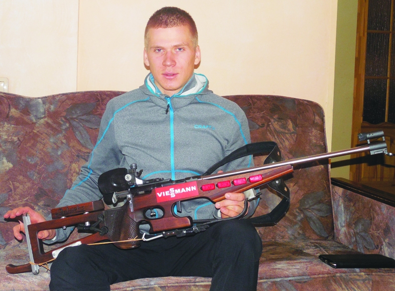 LEPOJAS. Uz sporta ieroča laidņa Aleksandram iegravēts uzraksts  “Latvietis”. 