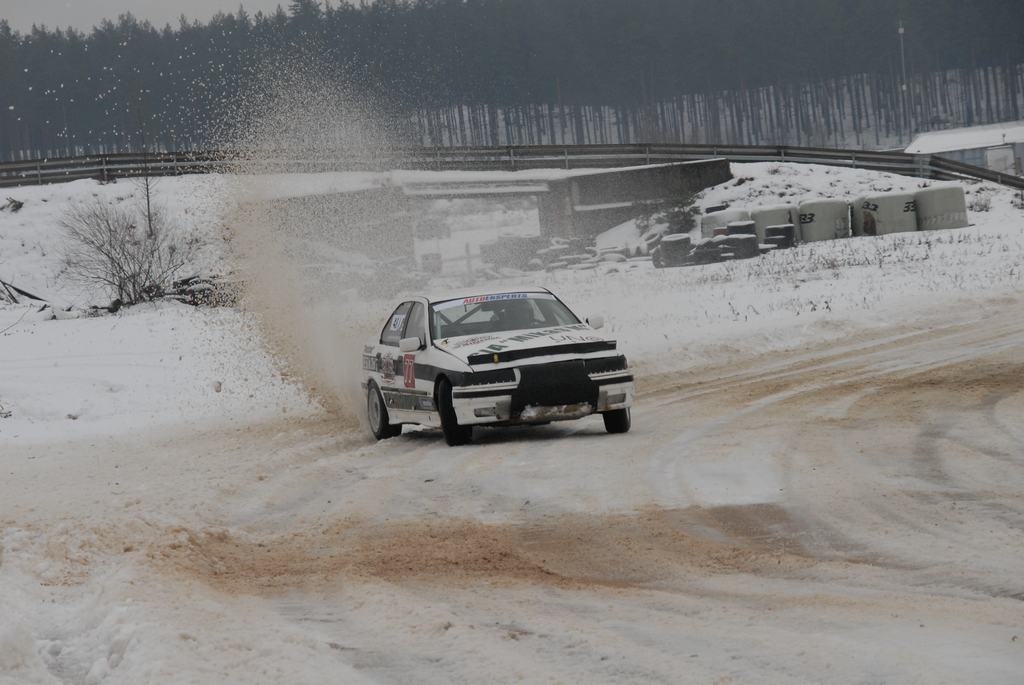Aizkrauklietis Raivis Galviņš, kurš sacīkstēs piedalās ar BMW markas automašīnu, divos posmos stabili saglabā otro vietu.

Autors: Jānis Galviņš