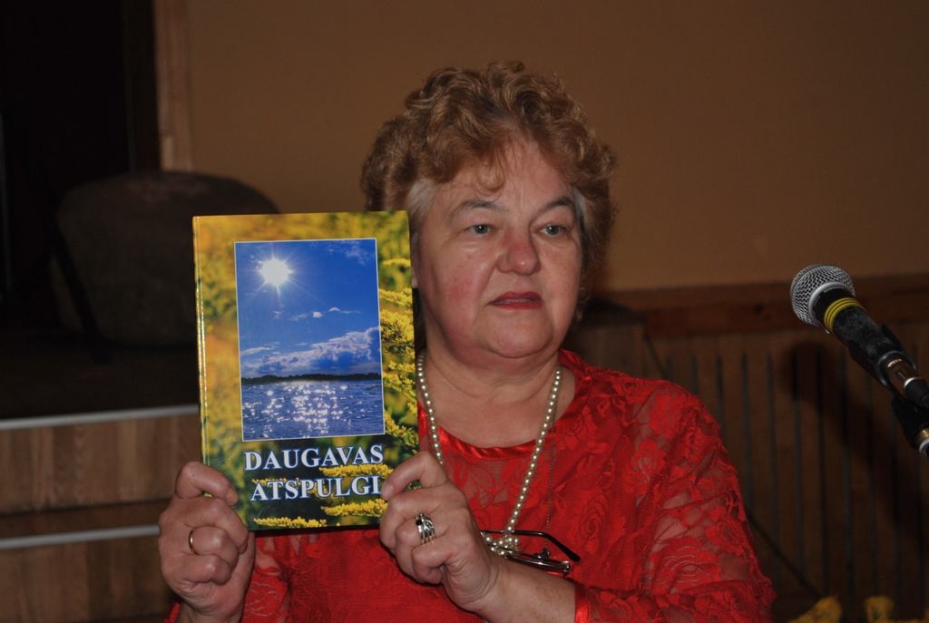 Literātu biedrības “Daugavas dardedze”  vadītāja Biruta Čūdere  
Autors: Ginta Grincēviča
