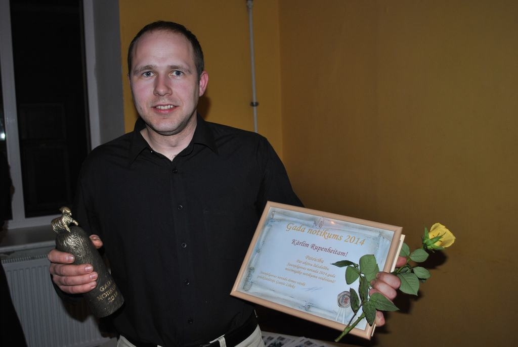 Patīkams pārsteigums. Vislielāko uzmanību jauniešu uzņēmēju vidū izpelnījās Kārlis Rupenheits, kuru uzslavēja par abru, kurā mīklu mīca “Sēļu maizes” meistari.