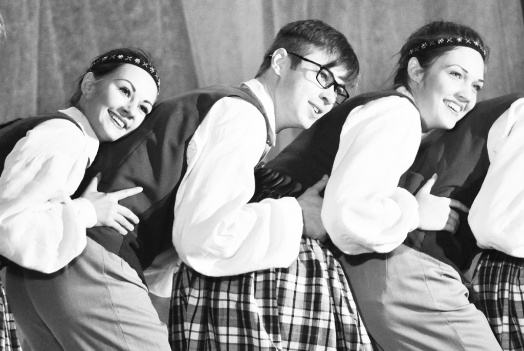 DEJAS PRIEKS. Ar lielu aizrautību dejo Skrīveru kultūras centra jauniešu deju kolektīva dalībnieki.

Autors: Arvis Upīts