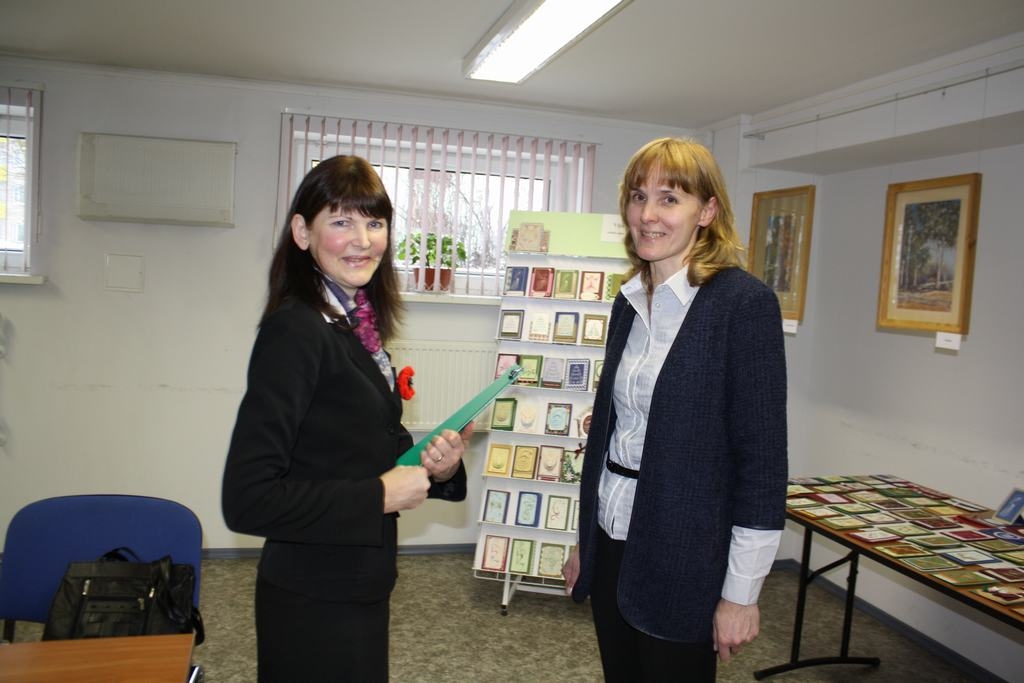 PAR VESELĪBU JĀGĀDĀ ARĪ PAŠAM. Dzintra Krišjāne (no labās) un Sarmīte Lauberte tikšanās laikā uzsvēra arī to, cik svarīga ir slimību profilakse un laikus sākta ārstēšana.  
Autors: Evita Apiņa