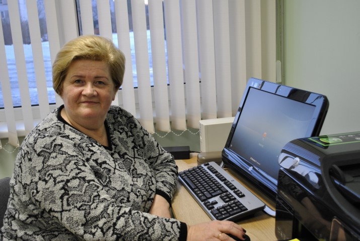 Sēreniete Geņa Pavloviča veselīgus padomus meklē arī internetā.