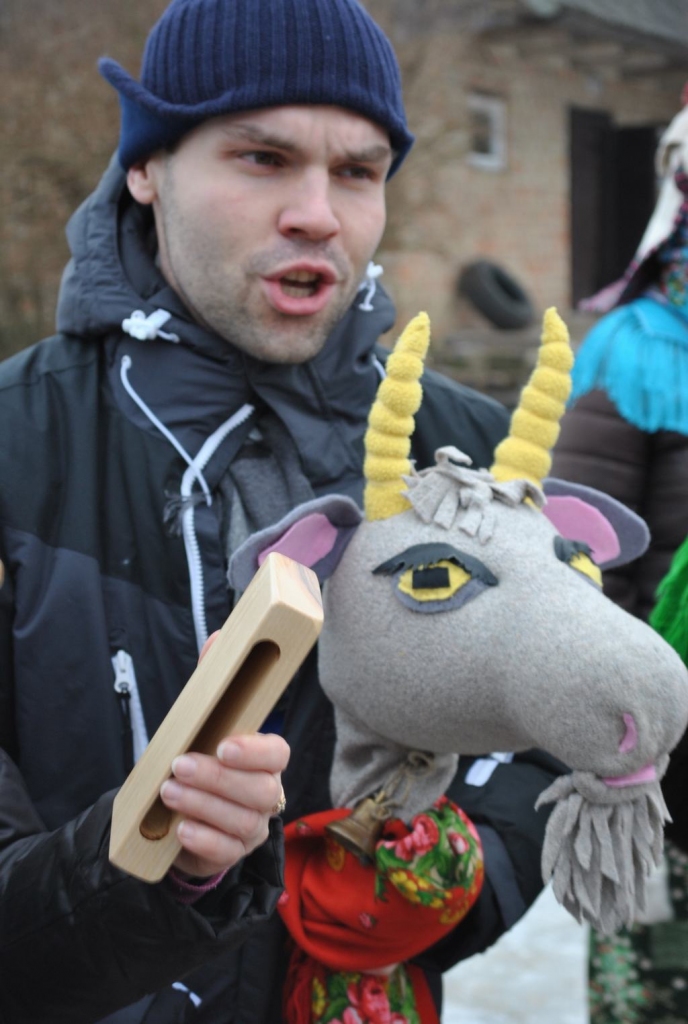 “BerendejkU” galvenā kaza ar pavadoni — viņai pieskaņojas visas kopas dalībnieces.

Autors: Līga Patmalniece