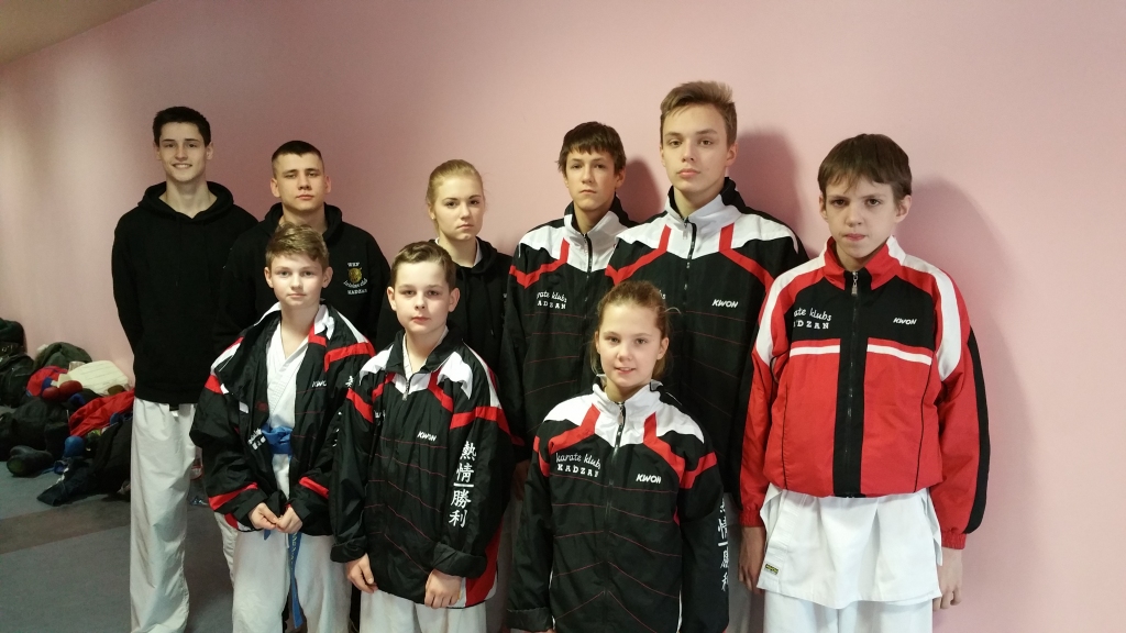 Jaunā sportistu paaudze. Karatē kluba “Kadzan” audzēkņi sacensībās Rīgā izcīnīja vairākas godalgas.                      
Autors: no personīgā albuma