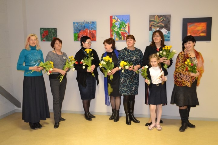 Sveicēju netrūka. Jaunjelgavas mākslinieces gleznu izstādes atklāšanā.
Autors: Ginta Grincēviča