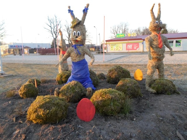DRĪZ LIELDIENAS! — Rīgas—Daugavpils šosejas malā atgādina Kokneses zaķi.
Autors: Ināra Sudare