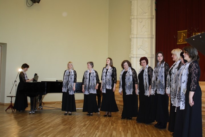 Pirmo reizi vērtē žūrija. Pirms pusotra gada izveidotajam Diānas Kadišas vadītajam Staburaga pagasta sieviešu vokālajam ansamblim “Staburadze” šī bija debija skatē.
Autors: Sandra Pumpure