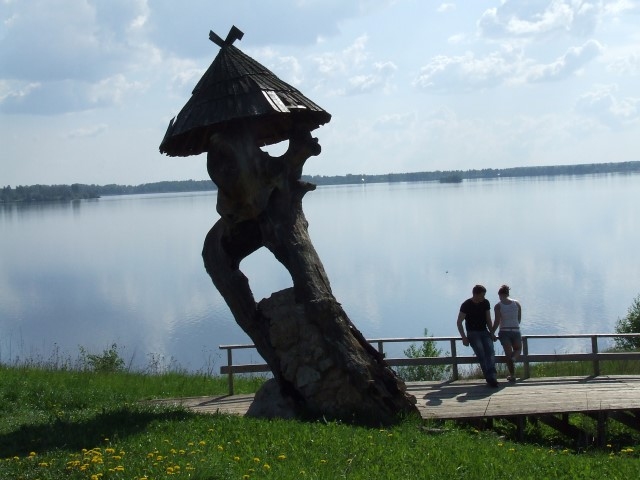 Būs vides objekts. Upurozols ir Aizkraukles vēstures un mākslas muzeja “Kalna Ziedos” kultūrvēsturiskā kompleksa daļa. 2013. gadā vandaļu darbības dēļ ozola atlikušo stumbra daļu pārvietoja uz muzeja brīvdabas teritoriju. Par piešķirto naudu ozols pārtaps vides objektā, ko novietos pie muzeja.
Autors:  no “Staburaga” arhīva