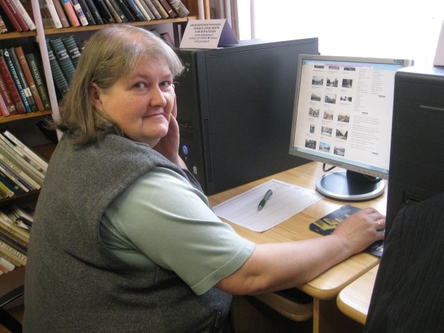 Interesējas par pagasta vēsturi. Maija Ābela izmantoja iespēju ar bibliotēkas datoru piekļūt LNB datubāzei.
Autors: Dace Grele 