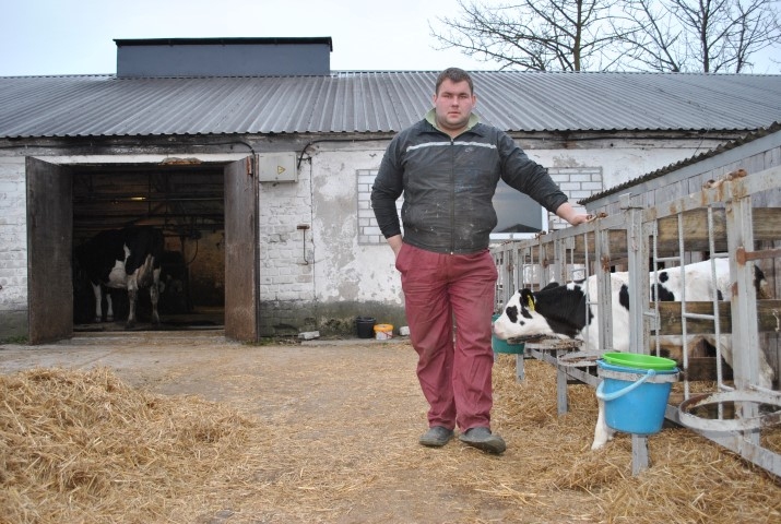 Mērķtiecīgs un strādīgs. Katrā no studijām brīvā brīdī Armands Bērtulsons rosās vecāku saimniecībā. 
Autors: Līga Patmalniece