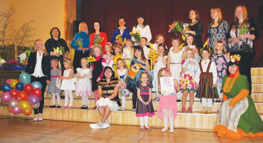 Mazie “cālēni”. Šogad pēc ilgāka pārtraukuma mazo vokālistu konkursā “Cālis” tikās vairāku novadu dziedātāji.
Autors: Ginta Grincēviča