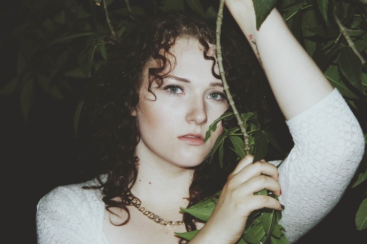 AR RADOŠU SKATU — tā uz dzīvi lūkojas Sintija Silagaile. 
Autors: no S. Silagailes personīgā albuma