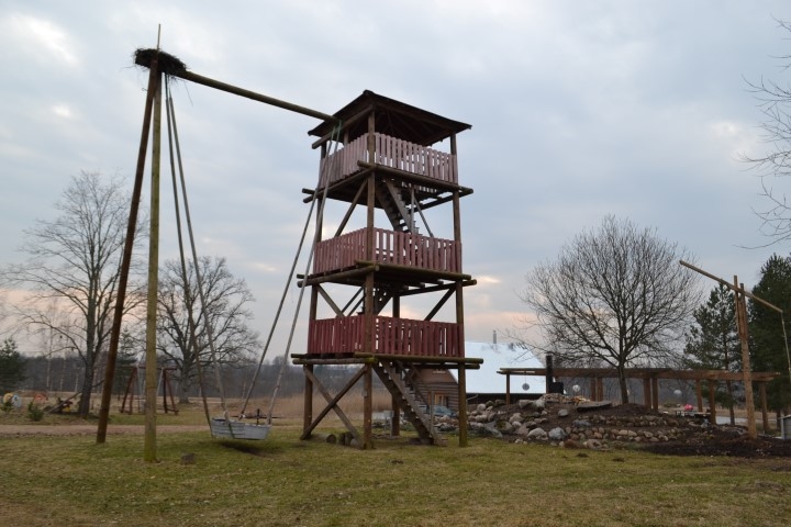 Augstākās Latvijā. 11 metru augstās šūpoles veidojis Latvijas Amatniecības kameras meistars namdaris Tālis Sala. 
Autors: Līga Patmalniece