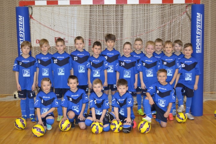 Gatavi doties laukumā. Futbola kluba “FC Aizkraukle” spēlētāji jaunajos formastērpos.
Autors: Ginta Grincēviča