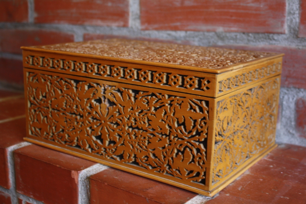 Vairāk kā gadsimtu sena. Paša darināta lādīte — viena no fotogrāfa Ferdinanda Knoka talantu izpausmēm.