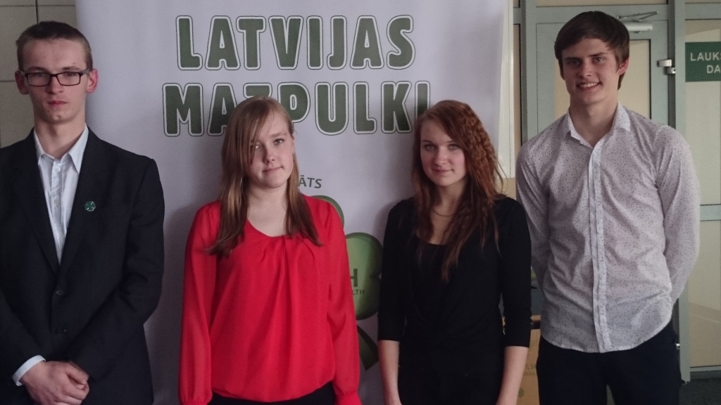 MAZPULKA GODA NOMINANTI Henriks Pupels (no kreisās), Iluta Upelniece, Sigita Mihoļaškina un Harijs Mencendorfs.                                                                                                                                        
Autors:  Astrīda Mencendorfa