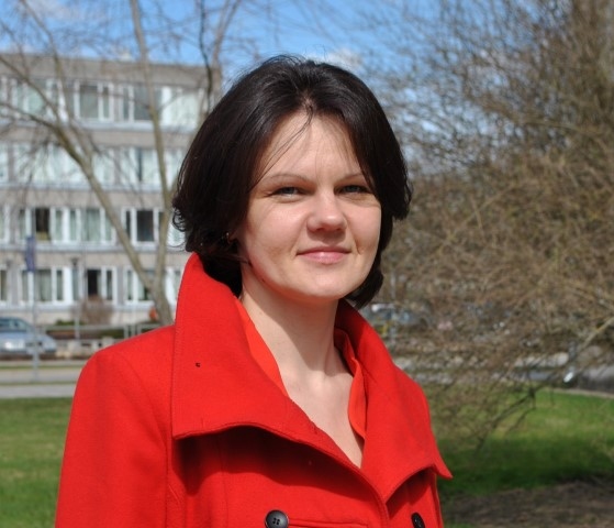 DOMAS PIEPILDĀS. Baiba Kellere par Aizkraukli jūsmojusi bērnībā, kad brauca no Jaunjelgavas uz mākslas skolu: “Domāju, cik forša maza pilsēta, labprāt te dzīvotu. Tā notiek, kad palaid domas debesīs, tās pēc kāda laika atgriežas pie tevis un piepildās.” 