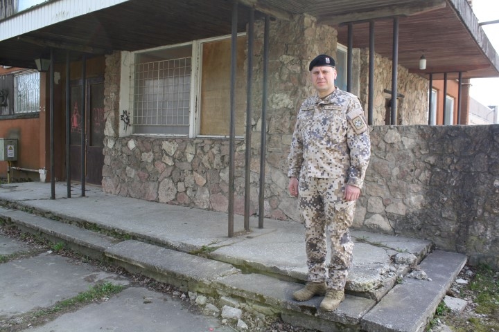 SAPŅU UN IECERU DAUDZ. Zemessardzes 55. Aizkraukles kājnieku bataljona komandieris majors Ingus Manfelds iecerējis ēkas otrajā stāvā ierīkot štāba administrācijas telpas, bet pirmajā būtu apmācību klases un kontrolpunkts. 

Autors: Evita Apiņa