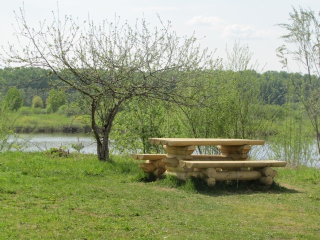 MEKLĒ PAZUDUŠO MANTU. Nozagtie galdi un soli ir līdzīgi attēlā redzamajiem.                                                                     

Autors: no pašvaldības arhīva