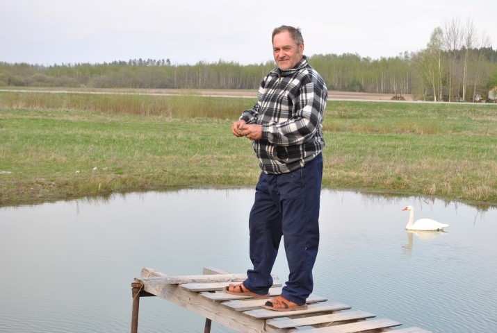 Dīķis mundrumam. Ziemā no simts grādiem pirtī lecot āliņģī, viss nelabais izskrien laukā.
Autors: Imants Kaziļuns