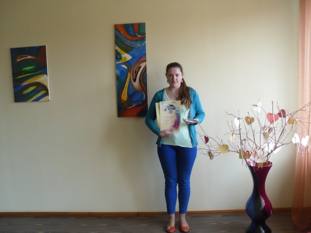 “SKOLAS LEPNUMS 2015”. Jaunjelgavas vidusskolas 12. klases skolniece Lauma Jakovele par labāko atzīta desmit mācību priekšmetos. 

Autors: no Jaunjelgavas vidusskolas arhīva 