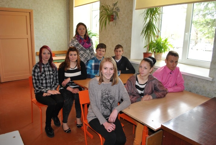 PĒDĒJĀ ZVANA PĒRSES PAMATSKOLĀ VAIRS NEBŪS. Pērses pamatskolas 9. klases audzēkņi: Ričards Reismanis (pirmajā rindā no labās), Linda Soloveika, Agnese Skrīvere, Rimants Kalniņš (otrajā rindā no labās), Lauris Riekstiņš, Laura Bite, Aiga Bērziņa un skolotāja Olita Ruža. 

Autors: Imants Kaziļuns