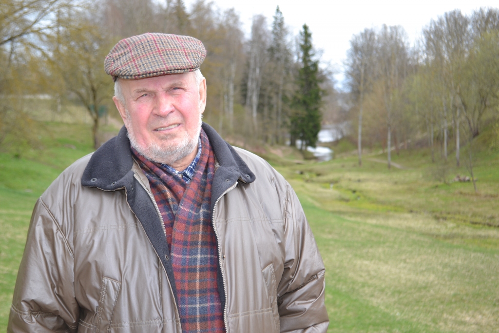 RAKSTNIEKS. Pēteris Sakalaurs četru gadu laikā izdevis deviņas grāmatas, un jau top nākamā.                                                 
Autors: Imants Kaziļuns