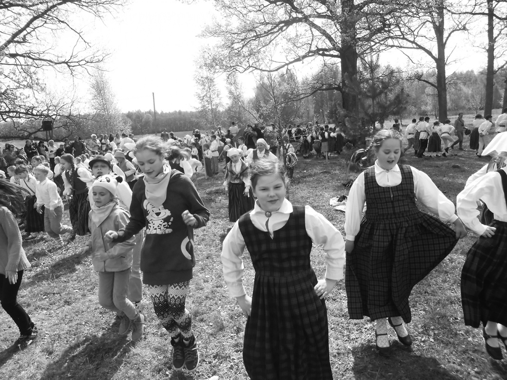 MĒĢINĀJUMS DABĀ. 

Autors: Inguna Žogota