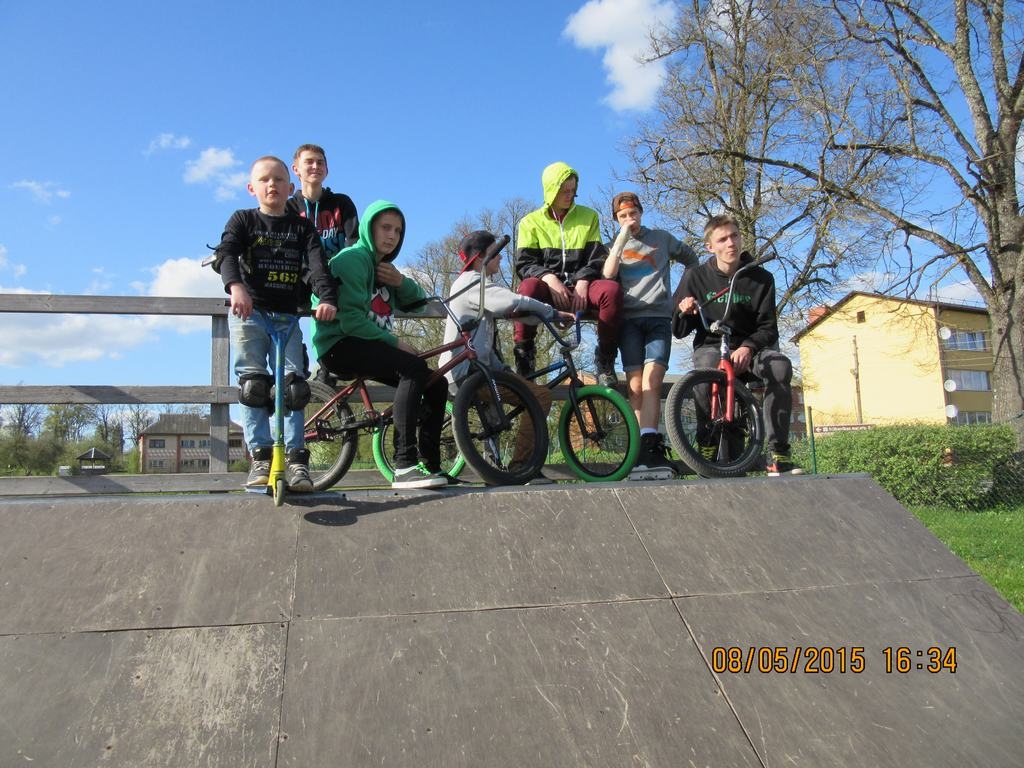 Ekstrēmo sporta veidu cienītāji. Jaunieši savas braukšanas prasmes demonstrēja individuālajā programmā un slaloma trasē, apbraucot šķēršļus.                                                                                          
Autors: Lības Zukule