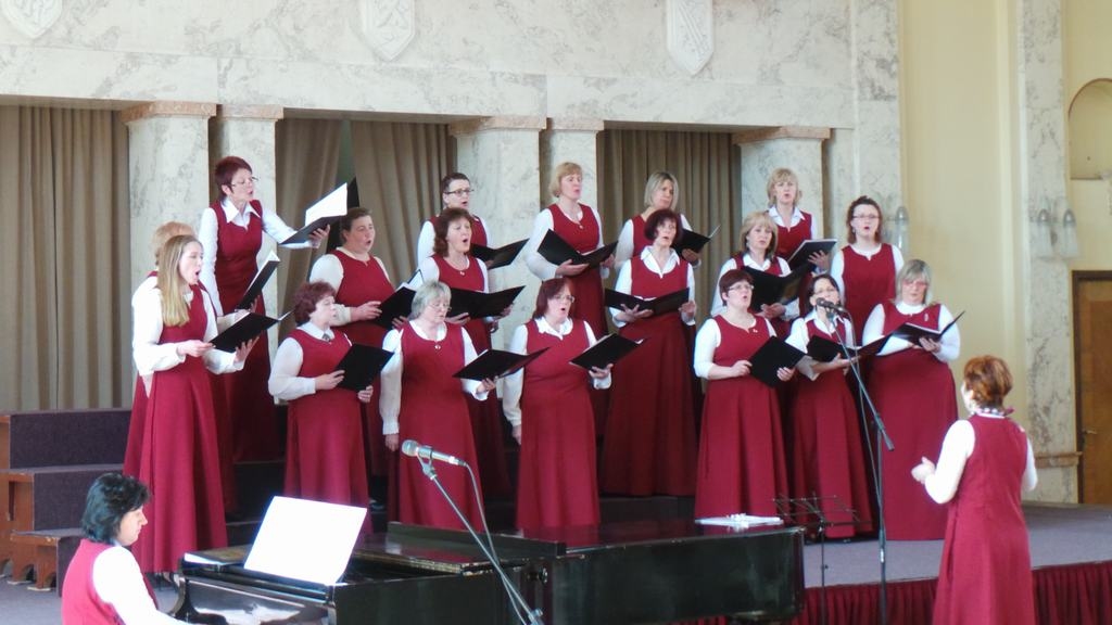 KORIS “DAUDZEVA” koncertā skaistākajā ēkā Kauņā, kora diriģente — Silvija Tomaševska, pie klavierēm — koncertmeistare Inga Strazdiņa.                                                           
Autors: Rudīte Nāzare