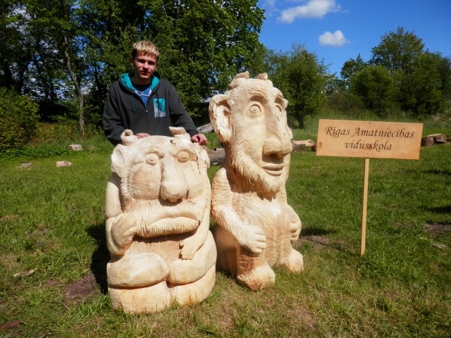 BLAUMAŅA VELNIŅI drīz ceļos uz Rīgu, un viens no to veidotājiem — skrīverietis Alvis Krasovskis — cer, ka arī šie nebēdņi palīdzēs atveseļoties mazajiem slimniekiem.                                       
Autors:  Santa Krasovska