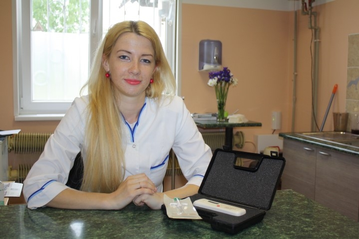 Likums visiem viens. Veterinārārste Kintija Kleimane suņu saimniekus aicina nevilcināties un dzīvniekus čipēt un reģistrēt Lauksaimniecības datu centrā jau laikus.
Autors: Ginta Grincēviča