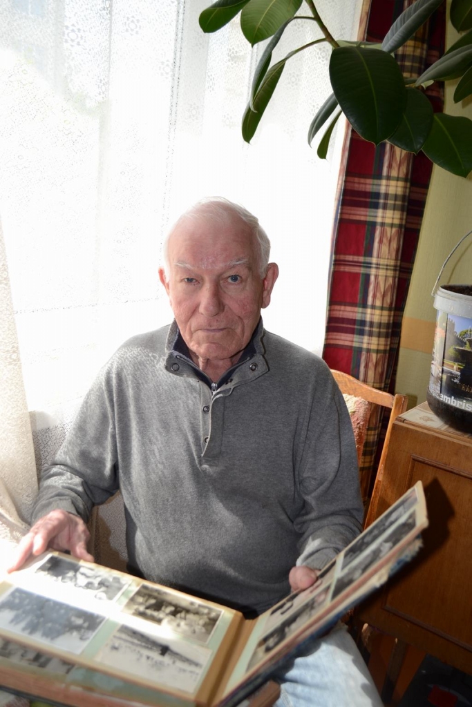 Atmiņas. “Fotogrāfiju no Sibīrijas nav, tikai viena bilde mammai, kas uzņemta neilgi, pirms viņa drīkstēja braukt mājās,” teic Leonards Grundmanis. 