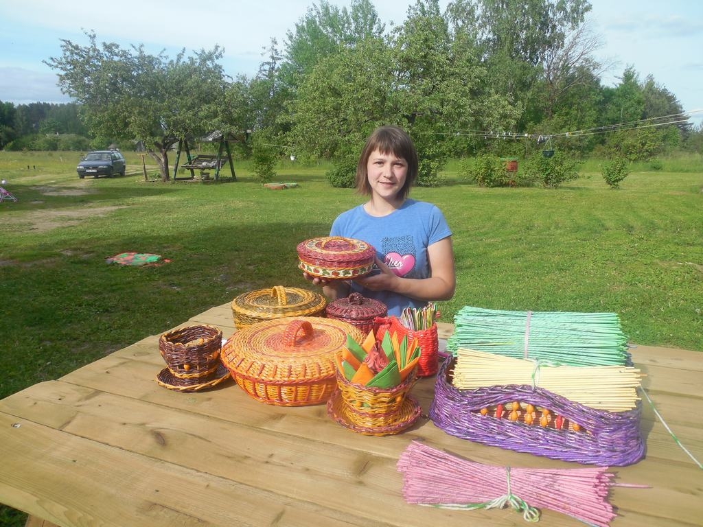 ORIĢINĀLI UN NODERĪGI ir klintainietes Kristīnes darbi no papīra. 