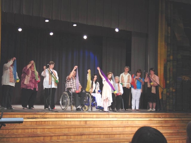 Skrīveru dienas aprūpes centra apmeklētāji “Dziedāšanas svētkos” Siguldā.


Autors: no Skrīveru DAC arhīva