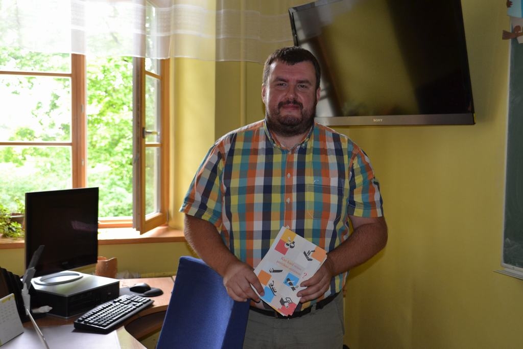 PĀRLIECINĀTS VEĢETĀRIETIS. Artūrs Jansons stāsta, ka no gaļas atteicies pamazām: vispirms gaļu ēdis katru dienu, tad reizi divās dienās, tad reizi nedēļā, līdz nonācis līdz atziņai, ka, to neēdot nemaz, pašsajūta ir vislabākā. 