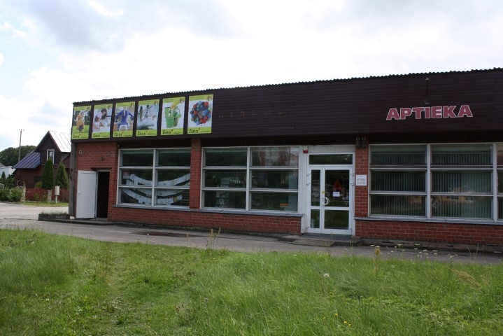 Ēkā, kur grāmatu veikals bijis gadu desmitiem, tagad pārdod citas preces. 
Autors: Sandra Pumpure