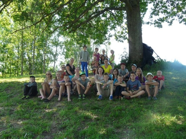 ATPŪTA DABĀ. Jaunjelgavas novada dienas centru apmeklētāji šoreiz iepazina Sunākstes pagastu. 

Autors: Ramona Ukrina