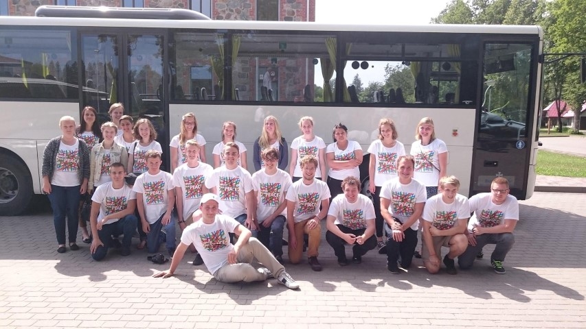 STRĀDĀJA UN ATPŪTĀS. Nometnes dalībnieki kopā interesanti pavadīja laiku.	
Autors: no Ievas Skrabutenas albuma